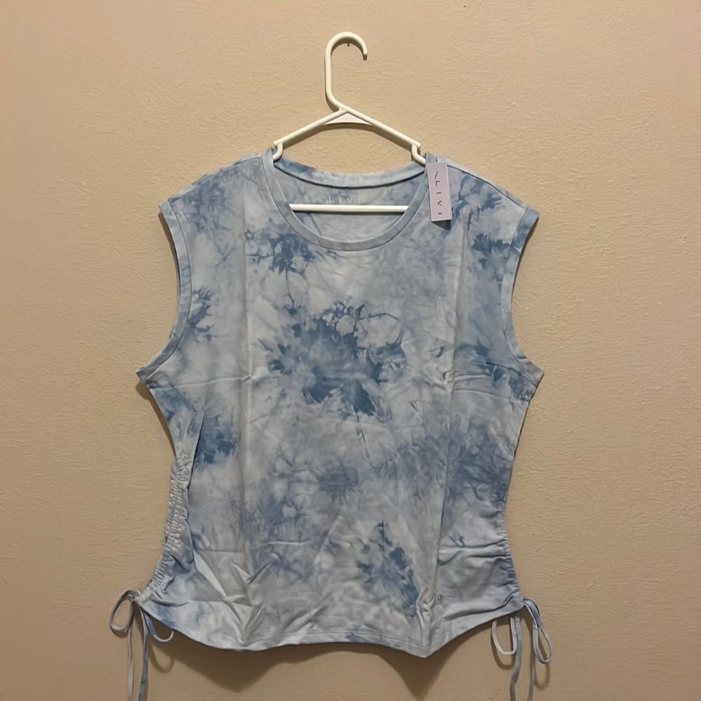 LIVI Crew-Neck Ruched-Side Tank - Picture 3 of 6